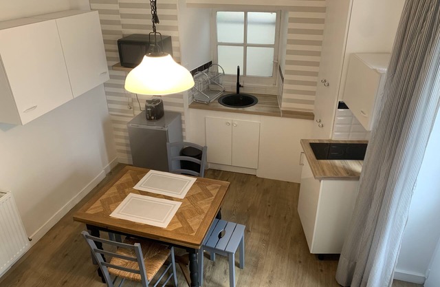 Quiet townhouse near park/castle and INSEAD