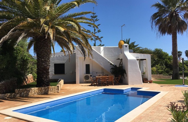 Quiet vacation home in a fantastic location with heated private pool Wifi 500