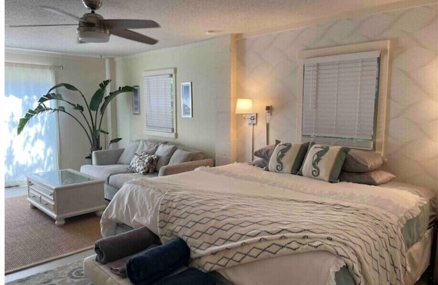 Quiet Waterfront Suite 10Min to Folly & Downtown!