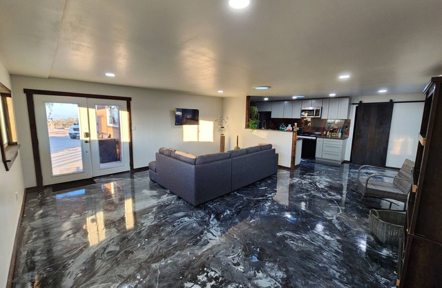 Quiet Western-themed Joshua Tree house ADA-friendly pet-friendly