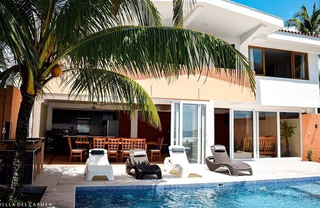 Quinta del Carmen luxurious house with pool in Playa San Diego, La Libertad.