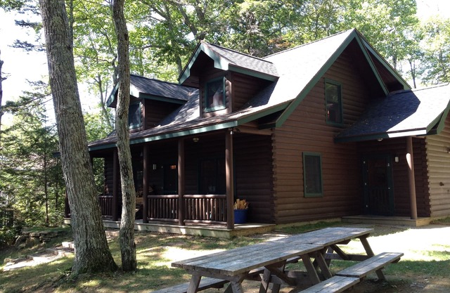 QUINTESSENTIAL MAINE LOG CABIN SET ON GORGEOUS LAKE