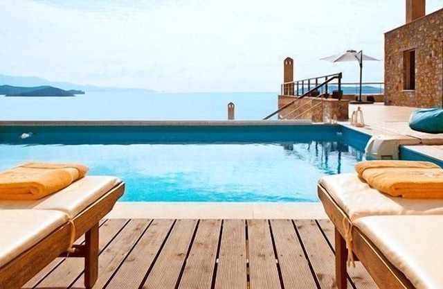 R 435 Villa with Private Pool Sea View Daily Maid Service