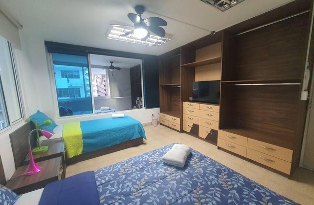 R-8 Amplio apartamento en zona turística.