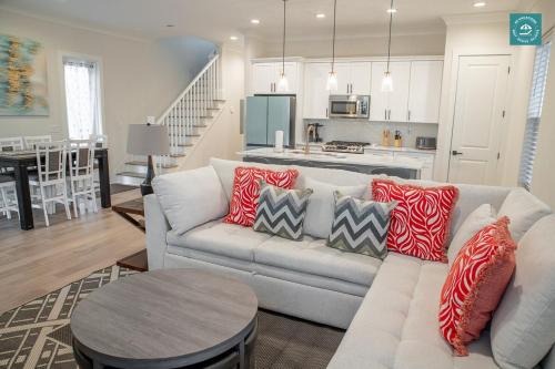 R3 at Inlet Beach with Pool Access and EV Connector - Walk to Beach