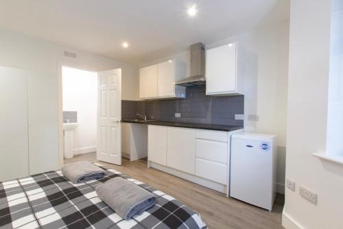Radstock Road - Room 2b