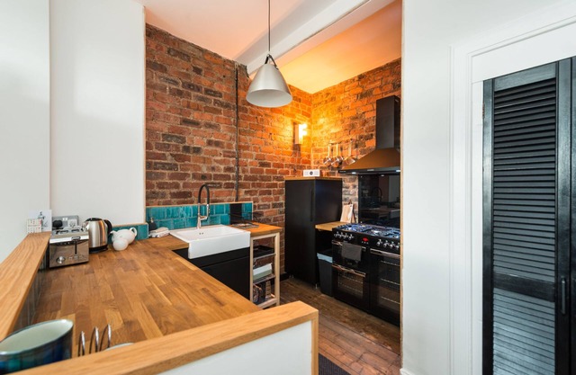 Raeburn Place Apartment - sleeps 2 guests