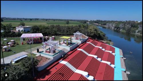 Raj Vasa Hotel & Resort