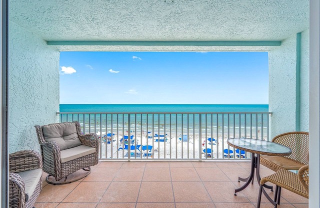 Ram Sea 302- Beachfront with pool & Hottub!