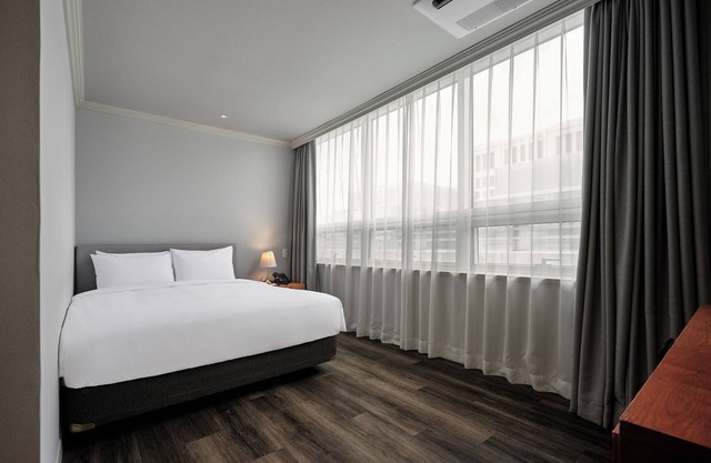 Ramada Hotels & Suites Seoul Namdaemun