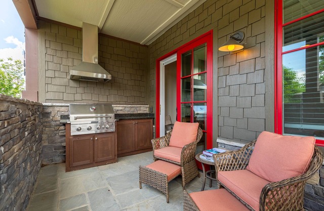Ramblestone Cottage - Luxury condo with access to the Blue Ridge Mountain Club amenities