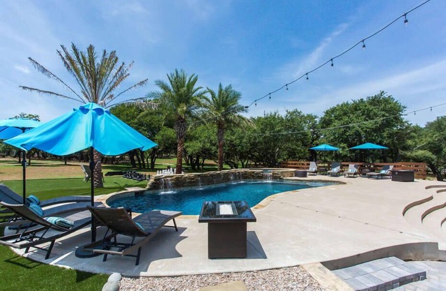 Ranch Estate With Pool and 4 Hole Golf Course! Sleeps 24 - Luxury Vacation Experience!