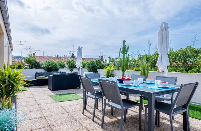 RARE! 120m² ROOFTOP 5-minute walk to downtown