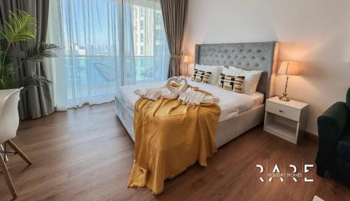 Rare Holiday Homes - Lake View - The Lago Vista Tower A - Dubai Production City - R1503