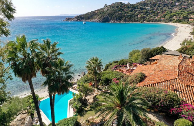 Rare outstanding beachfront position, private pool, delightful meals