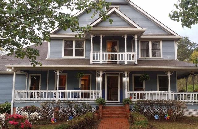 Rare Spacious Victorian Home -5 acres- Quiet, Relaxing Family Getaway
