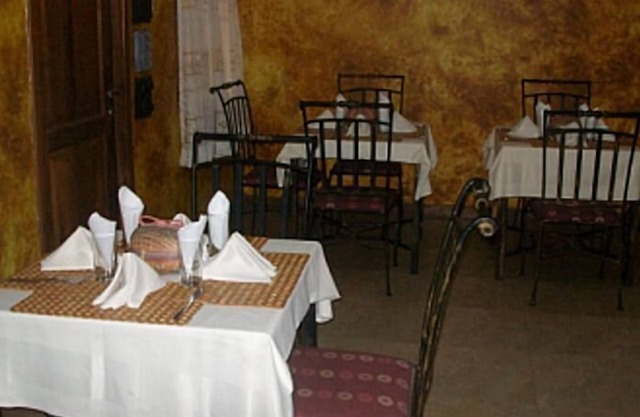 Rayporsh Hotel