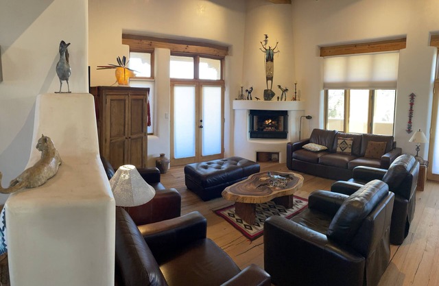 READ OUR REVIEWS! In the Historic District, Easy Walk to Plaza & Canyon Rd.