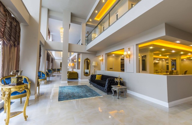 Real King Residence Hotel