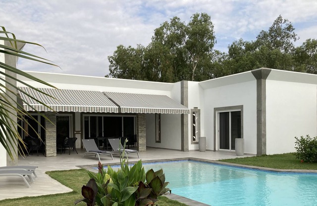 Recent contemporary villa near Saly