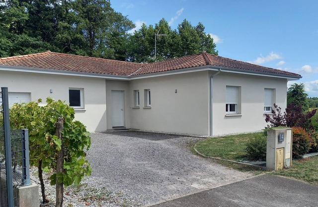 Recent house 5 km from Dax in a bucolic setting