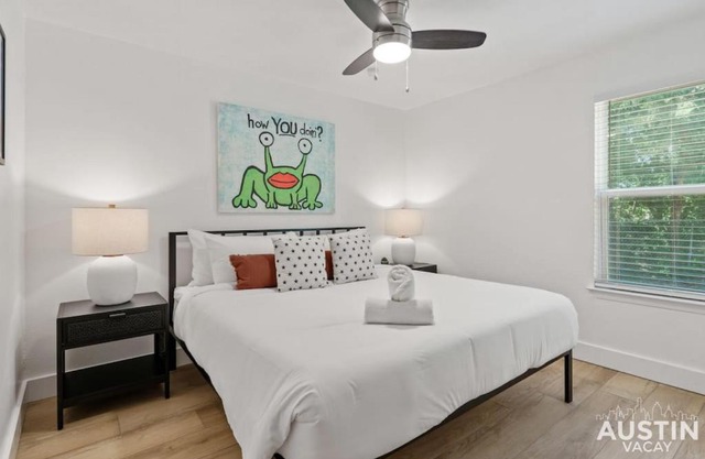 Recently Renovated E Austin Duplex and Free Parking
