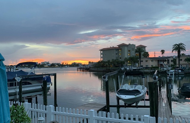 Recently Updated 2bedroom with water views a short walk to Clearwater Beach!