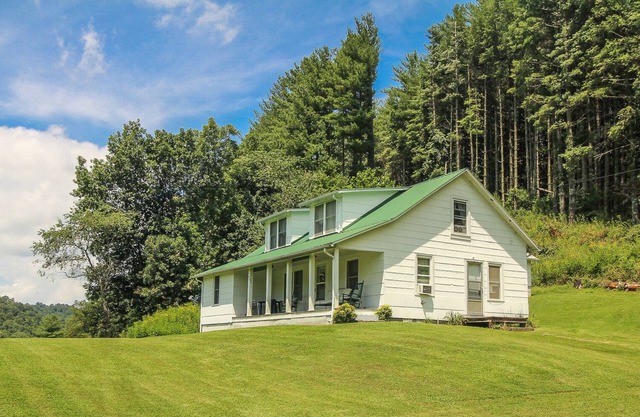 Recharge in the High Country - WiFi, Comfort & Mtn Serenity @ Country Classic