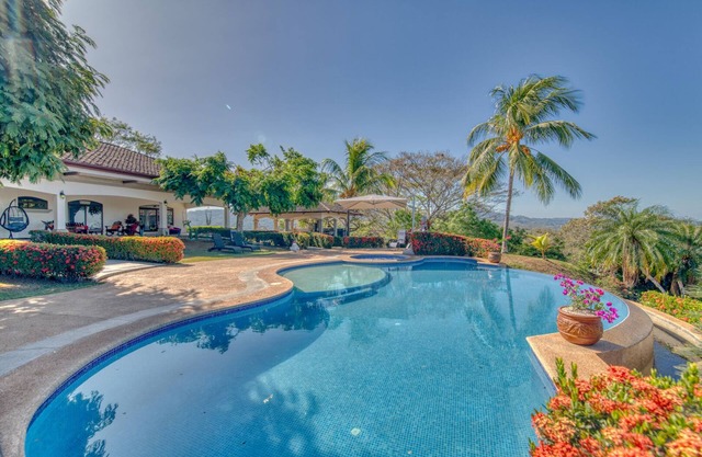 Reconnect with Nature! Private Pool, BBQ. Sleeps10