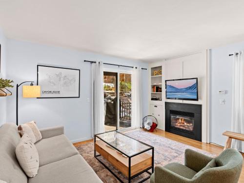 Red Pine Condominiums by All Seasons Resort Lodging