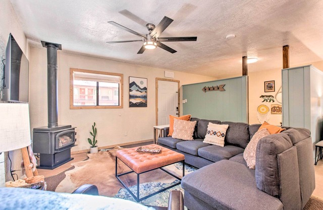 Red River Retreat: Walk to Lifts, Mtn Views!