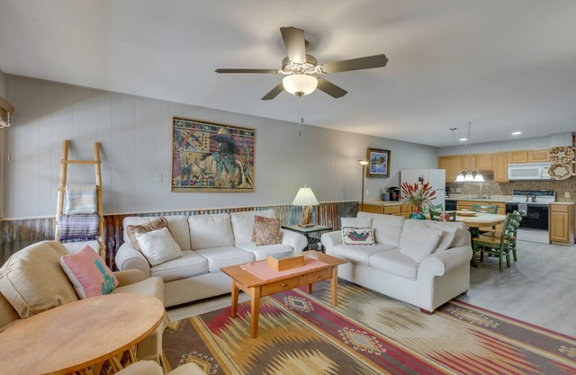 Red River Ski Condo on Main St - Mtn View!