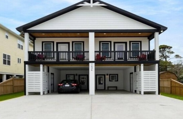 Red Snapper - Amazing New Home Just Two Blocks From The Beach 3 Bedroom Home by Redawning