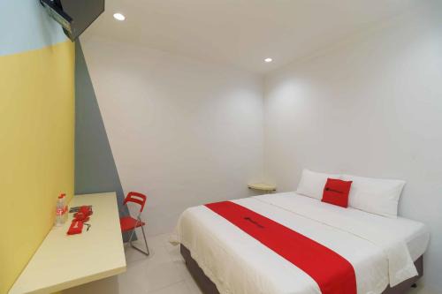 RedDoorz at Taman Galaxy Bekasi