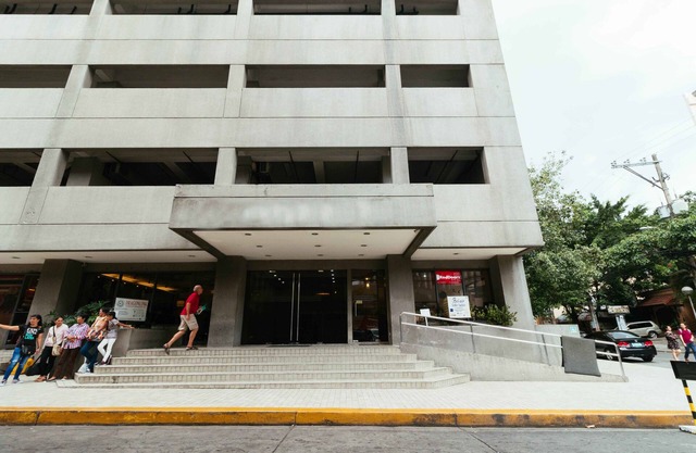 RedDoorz @ Bel Air Soho Suites Makati City