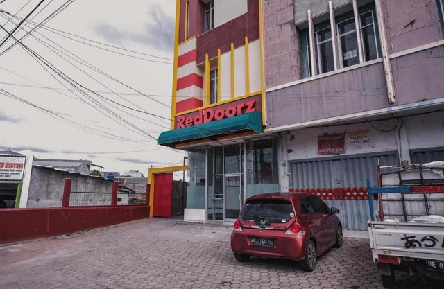 RedDoorz @ Jalan Pangeran Antasari Lampung 2