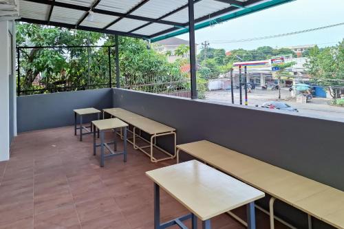 RedDoorz Near RS Panti Wilasa Dr Cipto Semarang