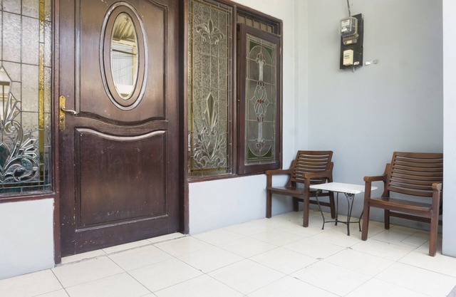 RedDoorz near Widya Mandala University