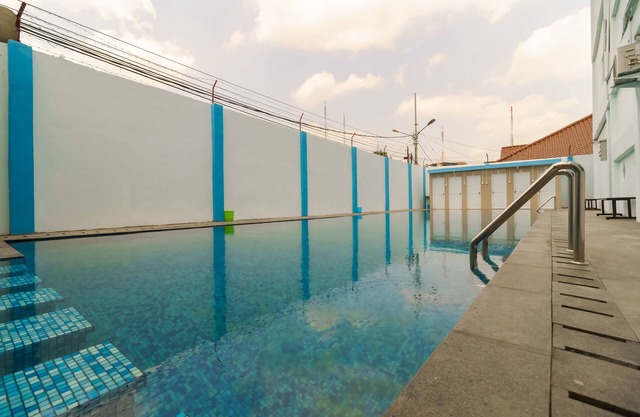 RedDoorz Plus near Palembang Icon Mall 2