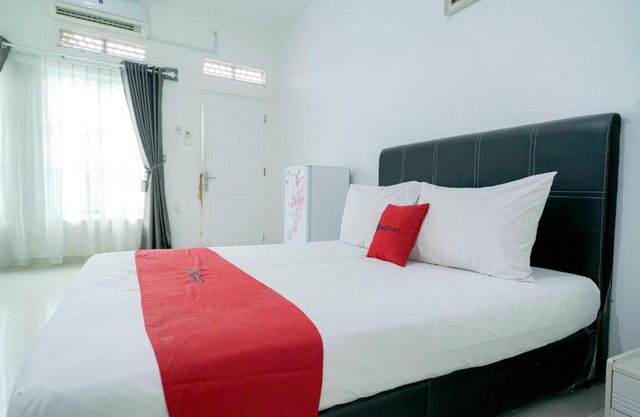 RedDoorz Syariah near RS Awal Bros Batam