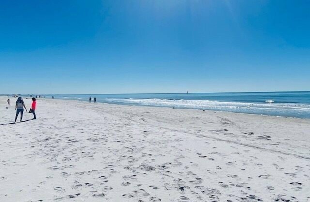 Redington Directly on the Beach Sea Rocket WiFi Parking 26