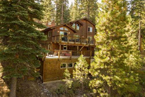 Redwood by AvantStay Secluded Cabin w Views Spa 5mins to NorthStar