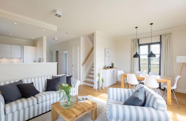Reetland am Meer - Premium Reetdachvilla mit 2 Schlafzimmern, Sauna und Kamin E25