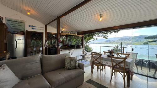 Refúgio na natureza com vista espetacular em Ilhabela