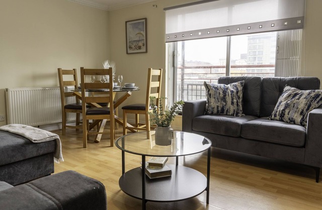 Refreshing Modern Apartment in Glasgow