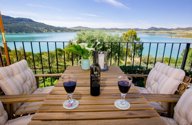 Refurbished holiday apartments with large terrace and panoramic view of the lake