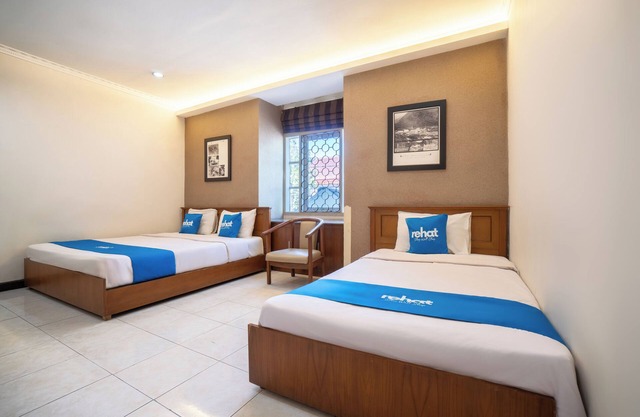 Rehat at Hotel 10 Buah Batu