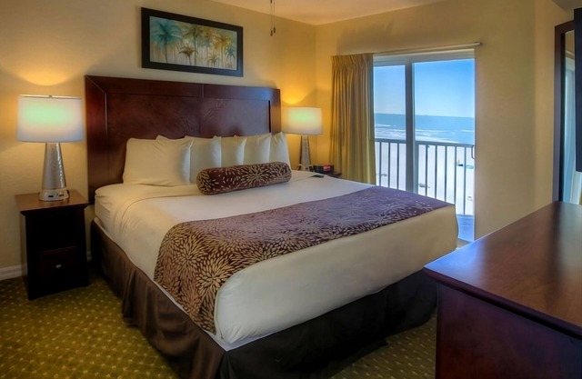 Relax and Recharge! 3 Serene Units, Free Parking, Beach Access, Onsite Pool