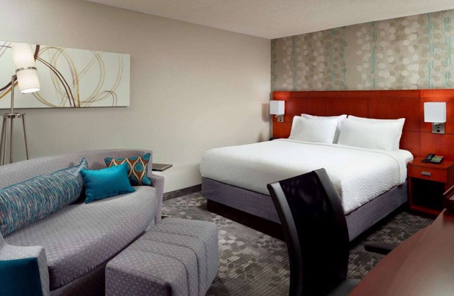Relax and Recharge! 4 Convenient Units, Seasonal Outdoor Pool, Pet-friendly!