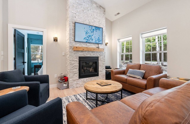 Relax and Recharge in Newly Constructed Classic Door County Cottage